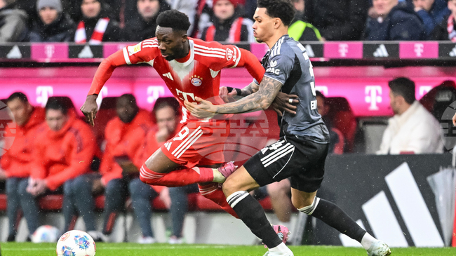 Алфонсо Дейвис е контузил глезена си по време на мача на Байерн с Айнтрахт