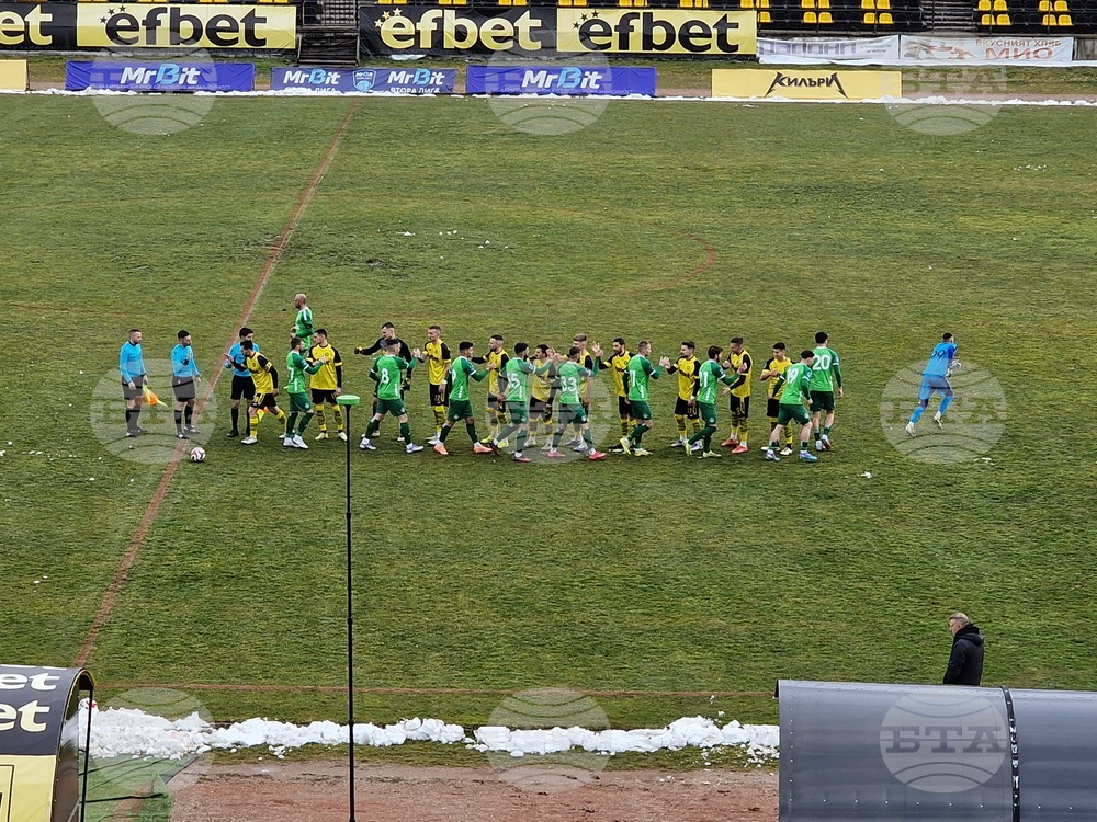 Липсваха двамата централни защитници, а в този мач и на тежък терен щяха да бъдат от полза, каза играчът на Миньор Перник Валентин Петров