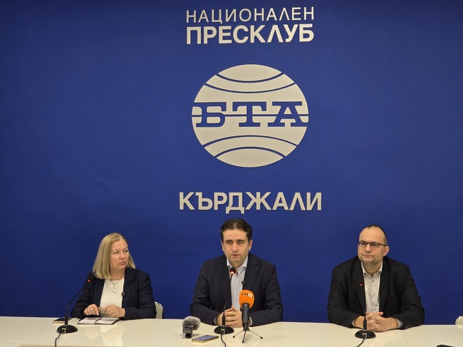 Пресконференция на народните представители от "Да, България" Надежда Йорданова, Божидар Божанов и Мартин Димитров