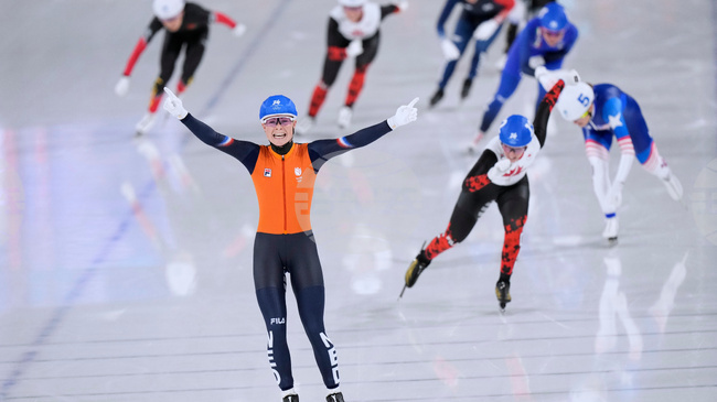 Нидерландката Марайке Груневалд довърши нидерландската доминация в бързото пързаляне с кънки с титла в масовия старт за жени