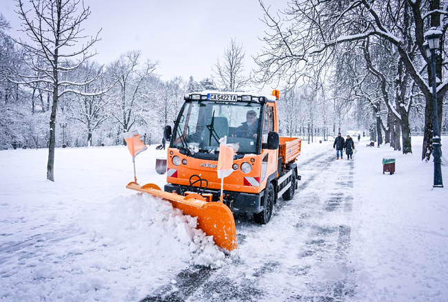 Столична община: 81 снегопочистващи машини остават на терен