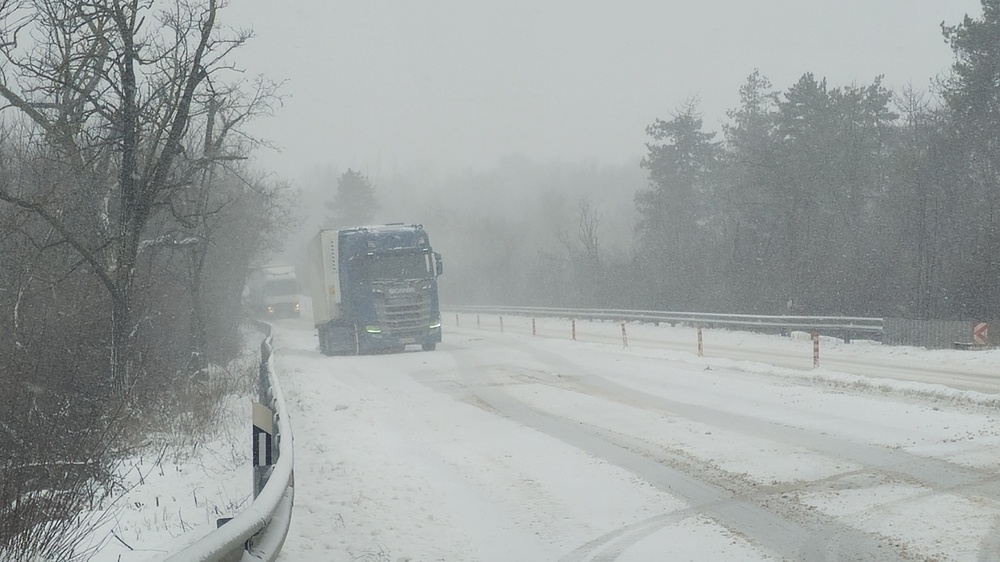 Областна администрация Русе: Пътят Русе – Бяла е отворен за камиони