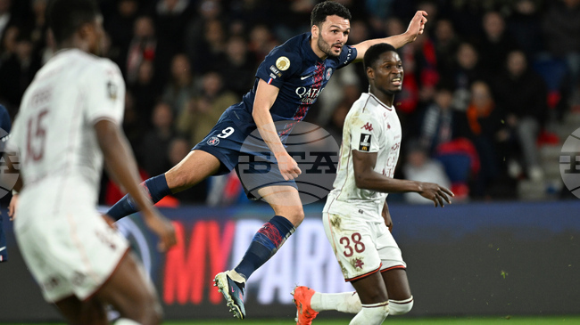Пари Сен Жермен победи Мец и отново излезе начело във френската Лига 1