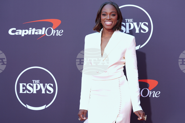 Американската тенисистка Слоун Стивънс и бившият футболен национал на САЩ Джози Алтидор се развеждат