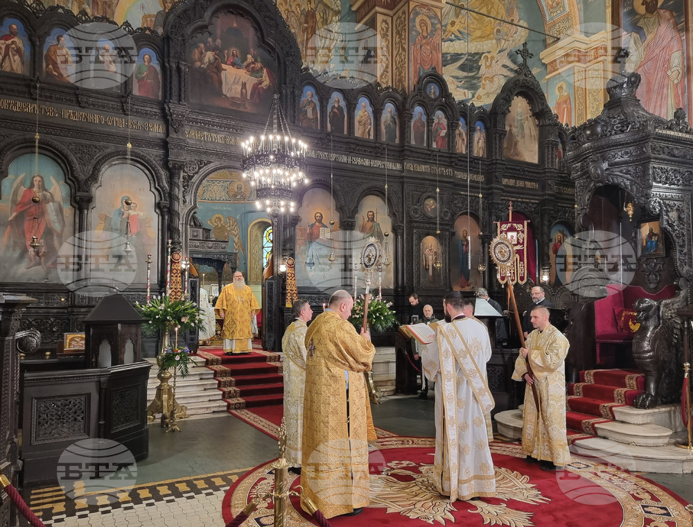 Варна - Неделя Сиропустна - Божествена света литургия