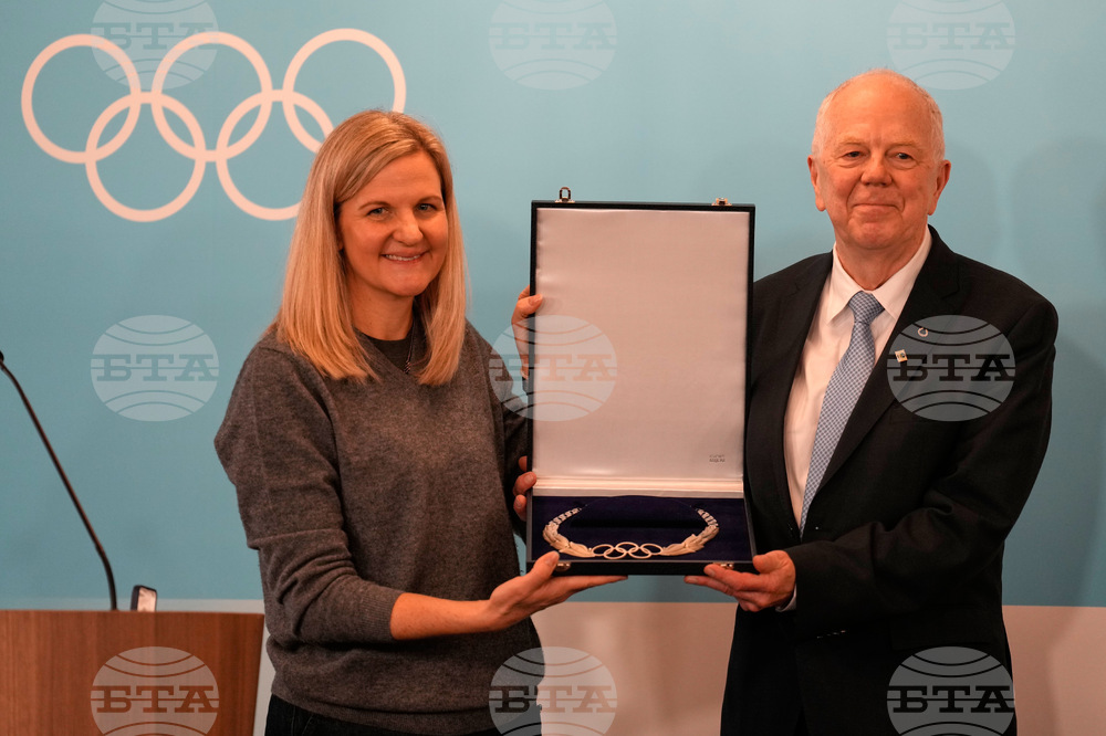 Президентът на Международния съюз по биатлон Оле Далин получи специална награда от МОК