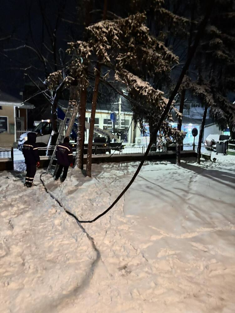 Часове без ток при -5°: Десетки семейства без ток и в тъмнина заради ремонтни дейности на Община Омуртаг