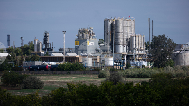 Хърватската петролна компания ЯНАФ ще разтовари осем танкера с неруски петрол за унгарската МОЛ до началото на април