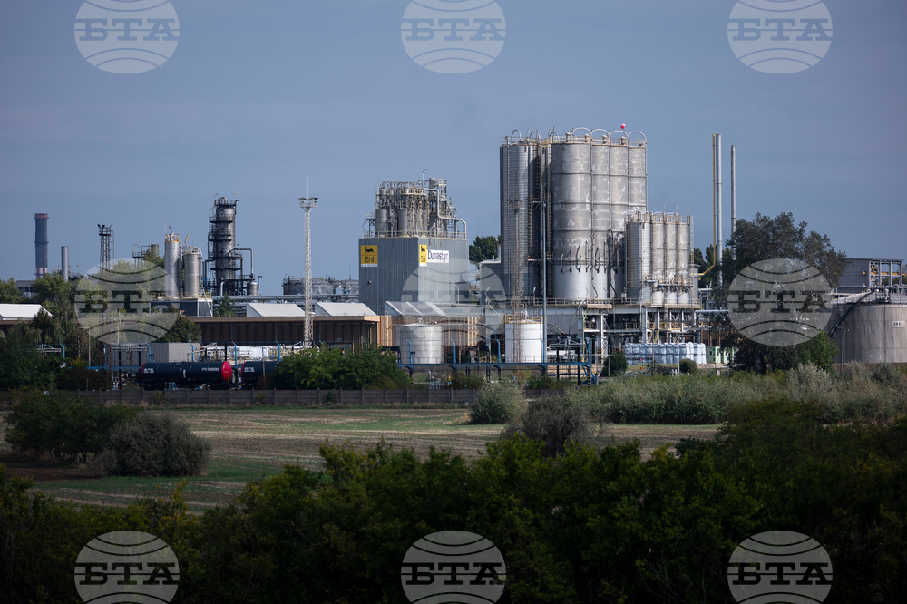 Хърватската петролна компания ЯНАФ ще разтовари осем танкера с неруски петрол за унгарската МОЛ до началото на април