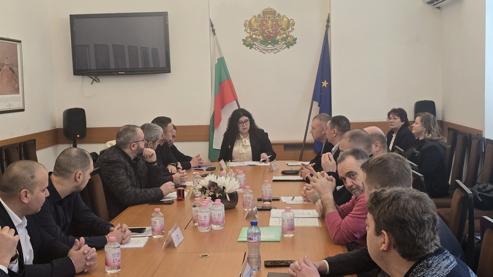 Без съгласие за предложение за председател, зам. председатели и секретар завършиха консултациите при областния управител за състава на РИК за трети изборен район – Варненски