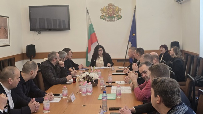 Без съгласие за предложение за председател, зам. председатели и секретар завършиха консултациите при областния управител за състава на РИК за трети изборен район – Варненски
