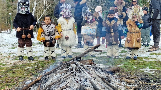 С празнична програма бе отбелязан празника Сирни заговезни в курортното село Старозагорски бани