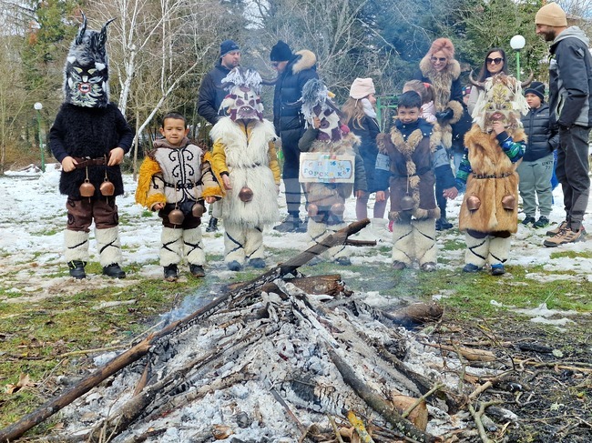 С празнична програма бе отбелязан празникът Сирни заговезни в курортното село Старозагорски бани