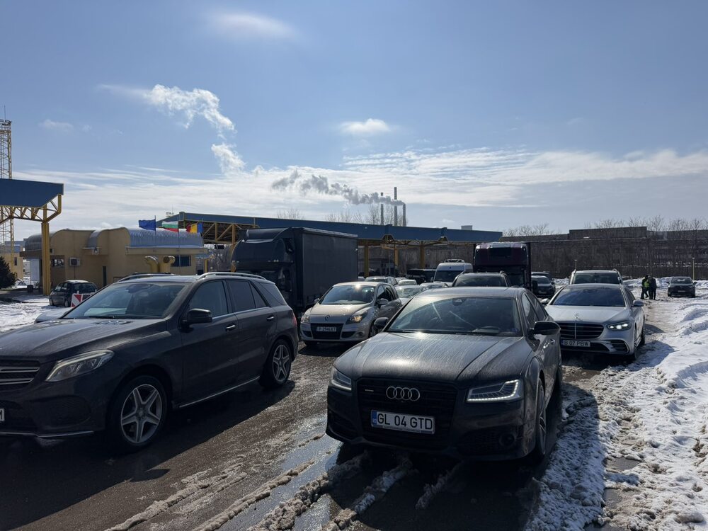 Областна администрация Русе: Леките автомобили преминават с приоритет през Дунав мост