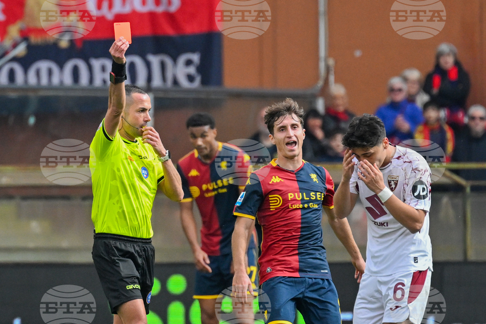 Дженоа вкара три гола на останалия с десет души на терена тим на Торино 