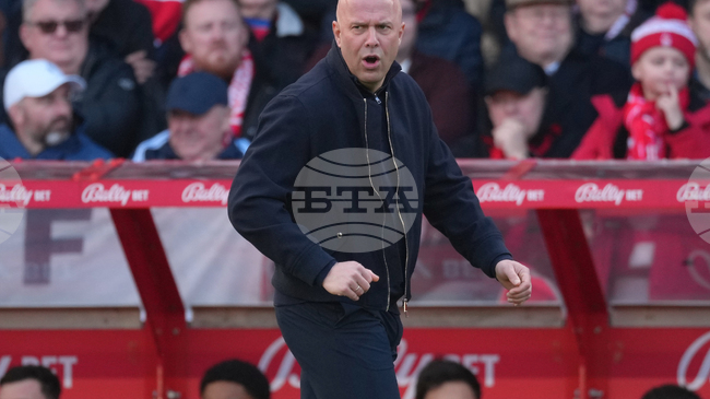 Мениджърът на Ливърпул Арне Слот призна, че трите гола от статични положения при победата над Уест Хям са положителна промяна