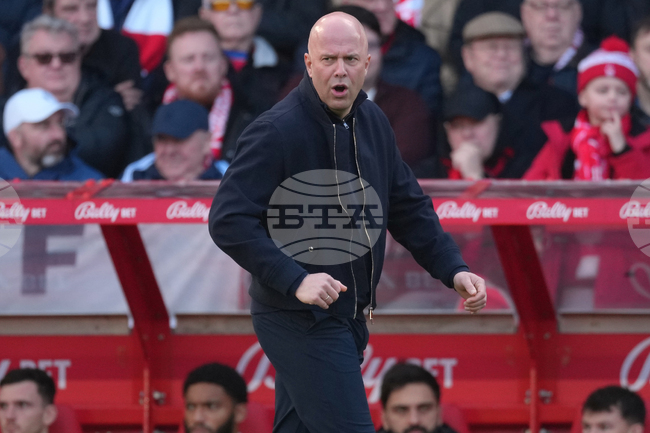 Мениджърът на Ливърпул Арне Слот призна, че трите гола от статични положения при победата над Уест Хям са положителна промяна