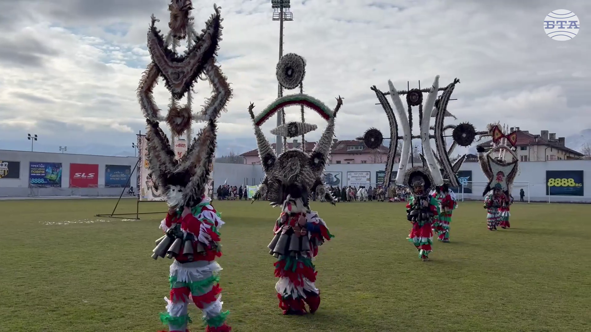 Кукери от цялата страна участват в празник за Сирни заговезни в град Костенец