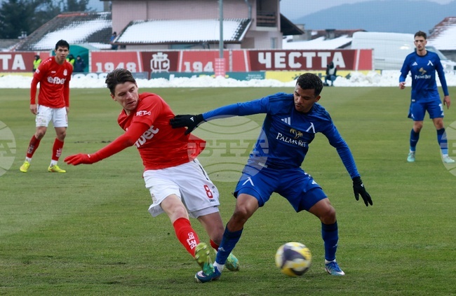Левски спечели срещу ЦСКА 1948 в първенството по футбол