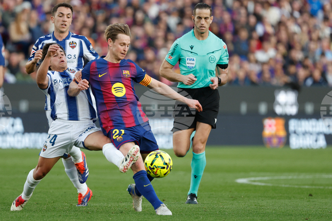 Треньорът на Барселона Флик за контузията на Де Йонг: „Това е лоша ситуация, но трябва да я приемем“