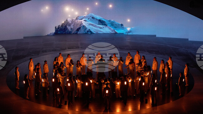 Церемонията по закриването на зимната Олимпиада "задвижи машината на времето" в отношенията между Италия и Франция през 2030 г.