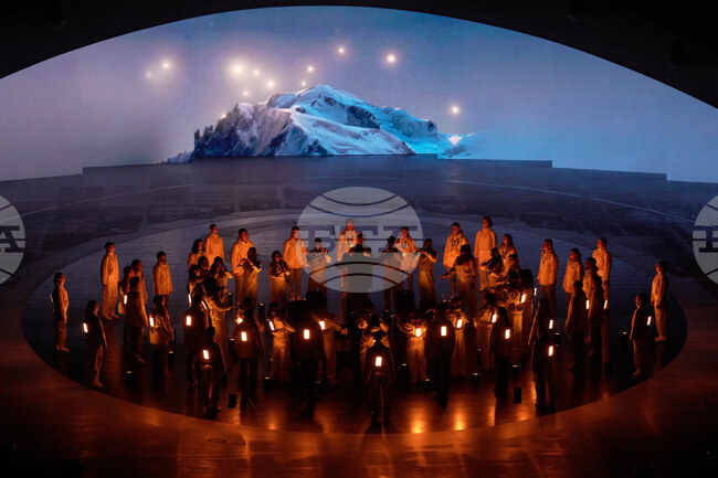 Церемонията по закриването на зимната Олимпиада "задвижи машината на времето" в отношенията между Италия и Франция през 2030 г.