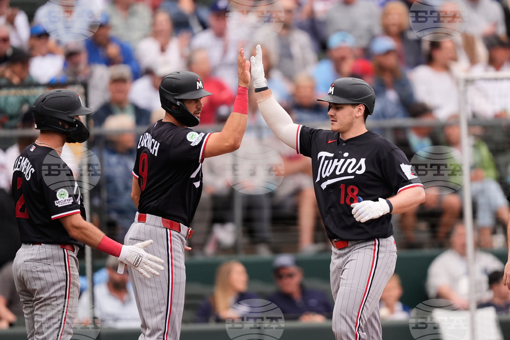 CORRECTION Twins Braves Spring Baseball