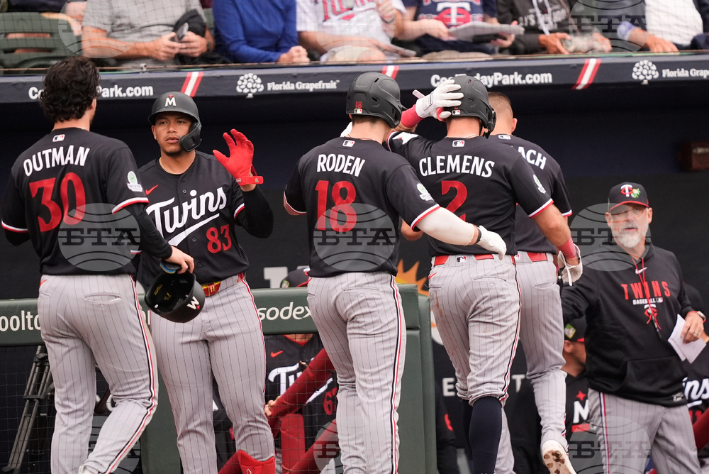 CORRECTION Twins Braves Spring Baseball