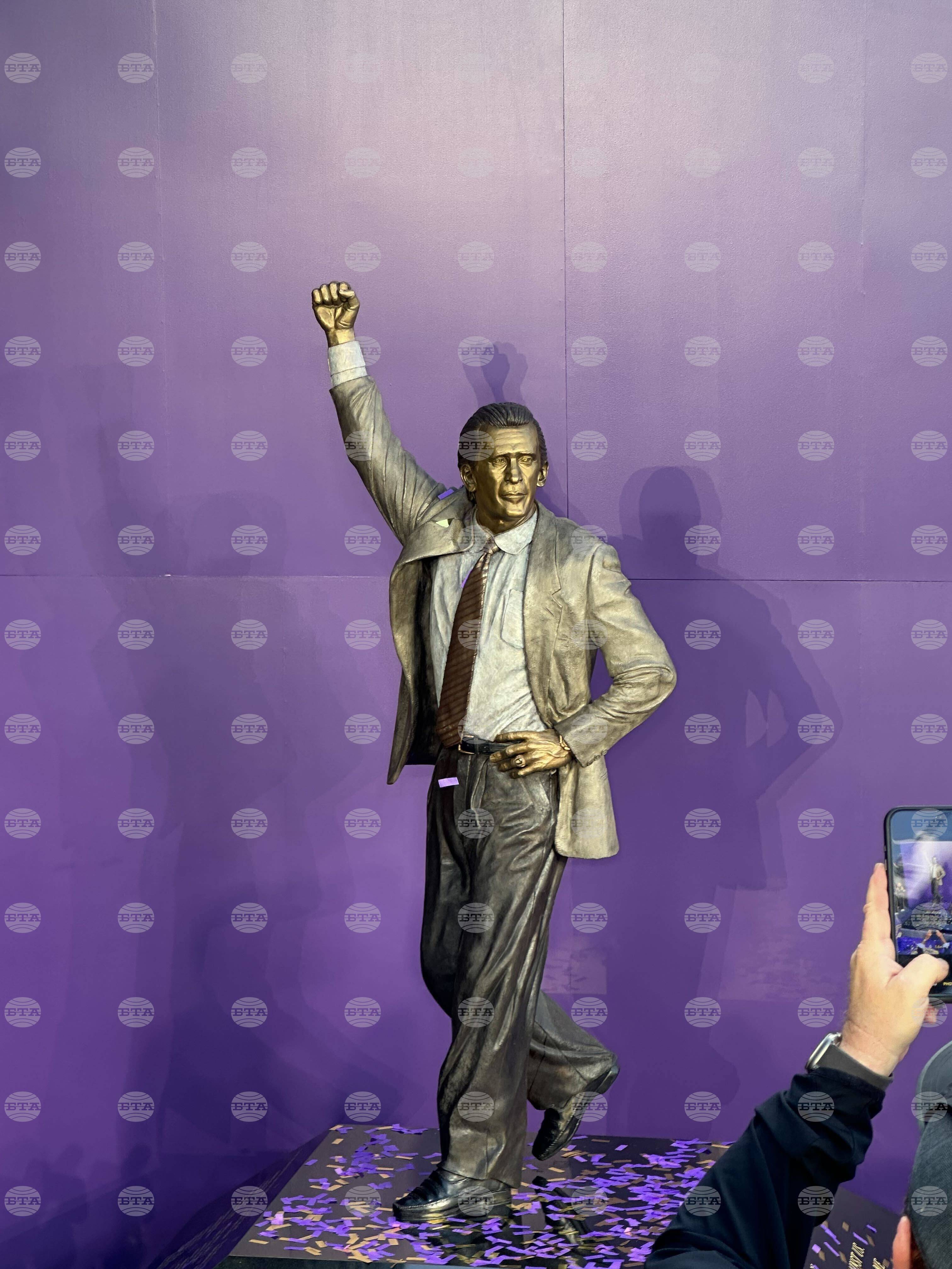 Lakers Riley Statue Basketball