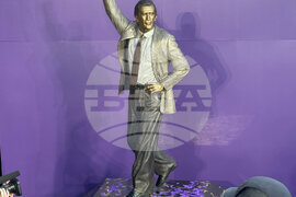 Lakers Riley Statue Basketball