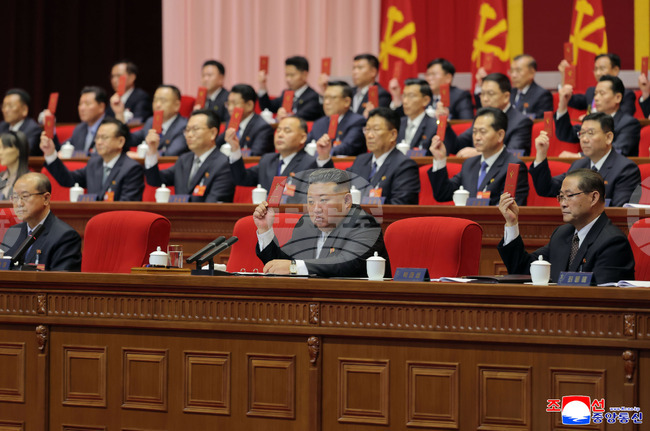 Конгресът на севернокорейската управляваща партия укрепи властта на Ким Чен-ун и курса към ядрено въоръжаване