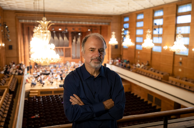 Mинистърът на културата маестро Найден Тодоров проявява активна ангажираност към проблемите на сценичните изкуства