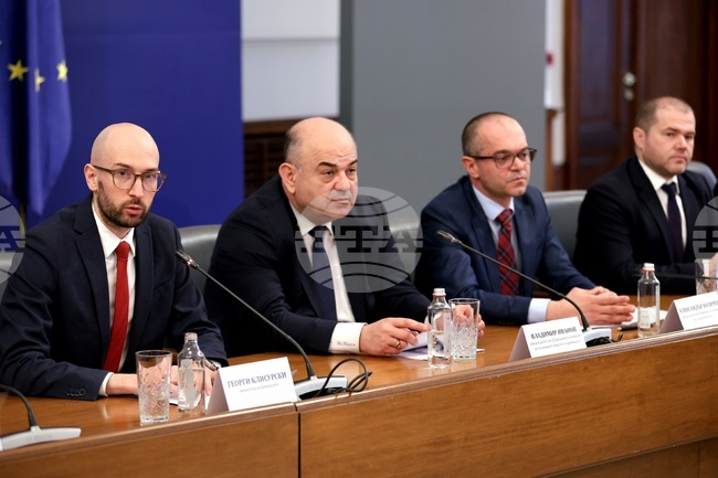  Потребителската кошница поевтинява с 1 евро спрямо предходната седмица, но е поскъпнала с 5 евро на годишна база, отчете председателят на ДКСБТ