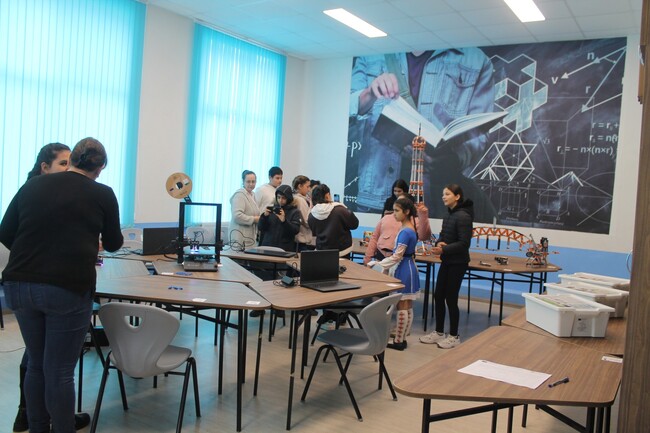 Община Свиленград: В модерни STEM кабинети по математически и природни науки се обучават учениците в ОУ „Любен Каравелов”