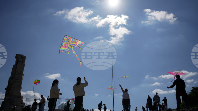 Гърция отбеляза „Чистия понеделник“ с цветни хвърчила и постни ястия