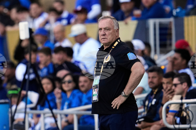 Популярният нидерландски специалист Дик Адвокаат прекрати треньорската кариера