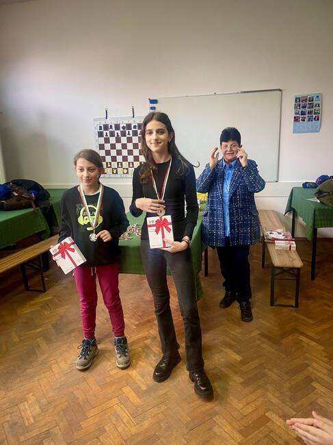 Шах клуб "Сините камъни": Сливенските шахматисти с 8 медала от Купа „Васил Левски“ – Казанлък 