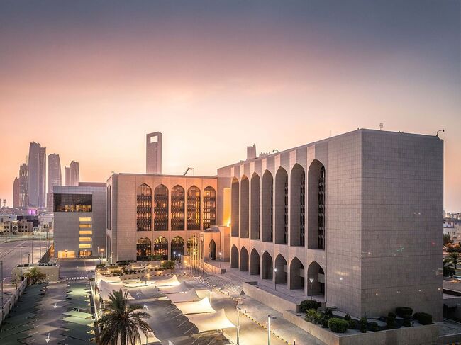 УАМ: Централната банка на ОАЕ издаде насоки за защита на потребителите и за отговорно ползване на ИИ във финансовия сектор 