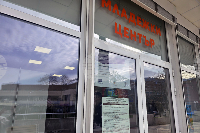 Първото издание на форума „Пътят към твоя университет“ в Петрич привлече интереса на двайсет висши учебни заведения от цялата страна