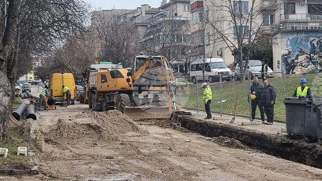Започна полагането на новите водопроводни тръби по улица „Шипка“ в Плевен, съобщи зам.-кметът Христо Кочев