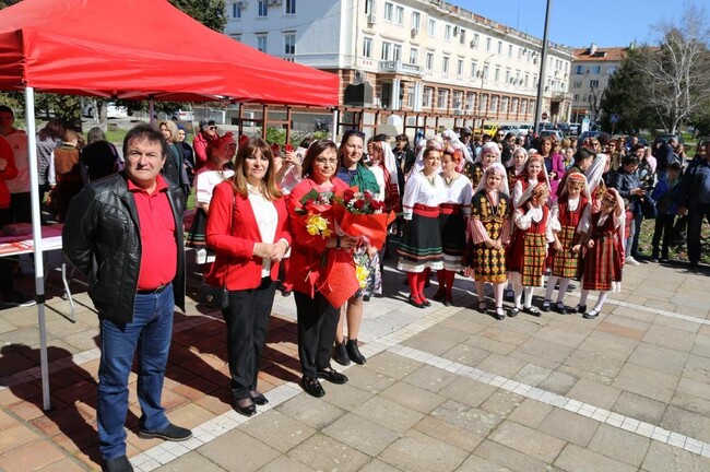 Нинова в Кърджали: БСП винаги сме защитавали правата на тракийските бежанци