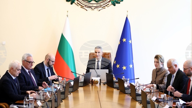 Служебното правителство назначи нови 28 областни управители