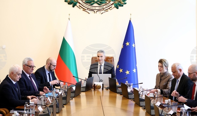 Служебното правителство назначи нови 28 областни управители