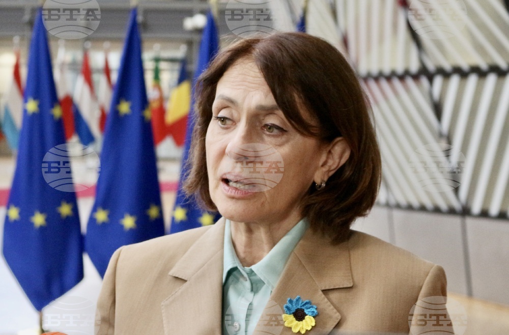 Министър Надежда Нейнски съобщи, че обмисля да направи работно посещение в Украйна