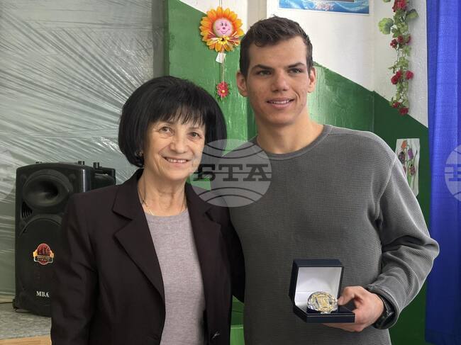 Състезателят по ски бягане Марио Матиканов тържествено беше посрещнат в родното си село Клисура след участието на Зимните олимпийски игри