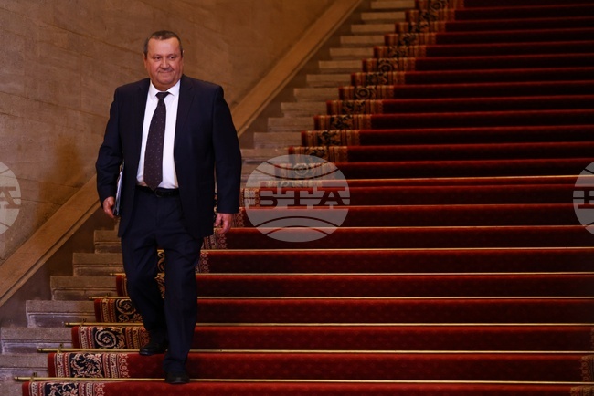 Caretaker Labour Minister Vows to Prevent Corporate Voting via Social Policy at Next Elections