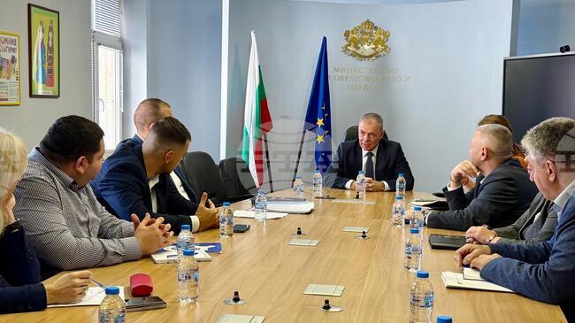 Националният студентски дом ще бъде отворен за всички студенти, каза служебният министър на образованието проф. Сергей Игнатов след среща с НПСС