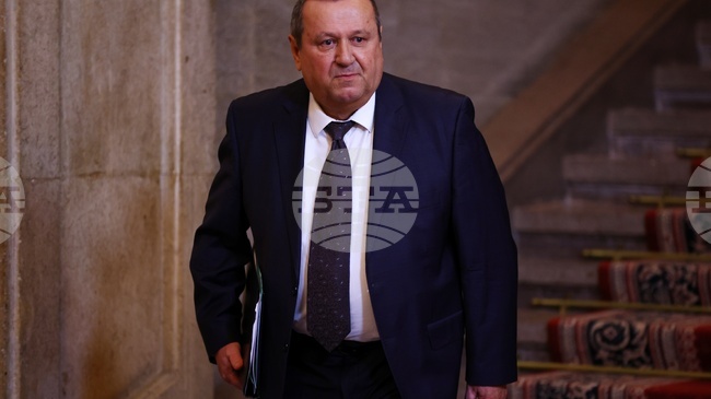 Темата за великденски добавки за пенсионерите все още не е обсъждана, каза служебният социален министър Хасан Адемов