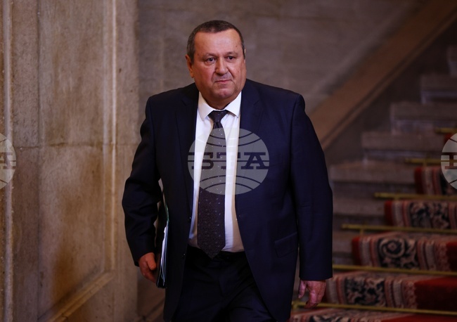 Социалните програми не трябва да се използват като инструмент за влияние върху избирателната активност, каза Хасан Адемов 