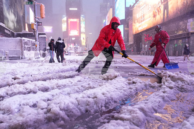 APTOPIX Winter Weather New York